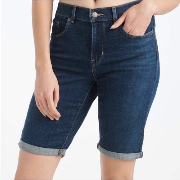 Levis Bermuda Shorts - Picture 2 of 3